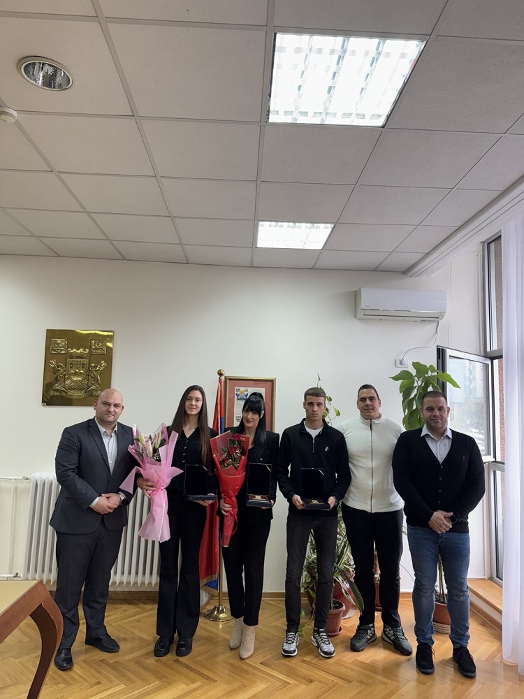 Додељене захвалнице успешним спортистима са Чукарице