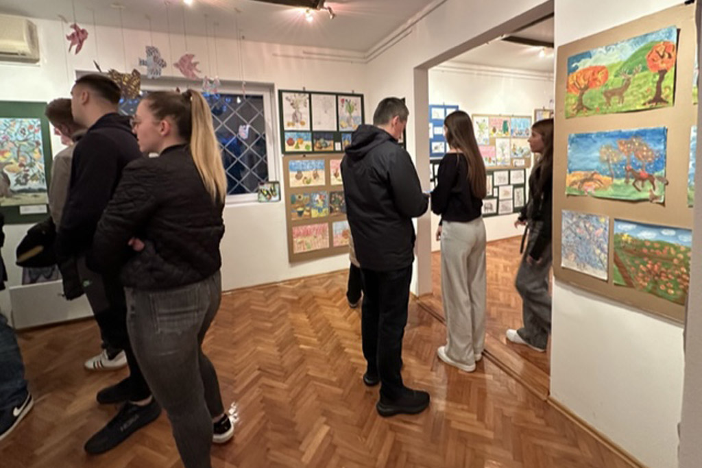 Јесење разигравање у Галерији Сања у Сремчици