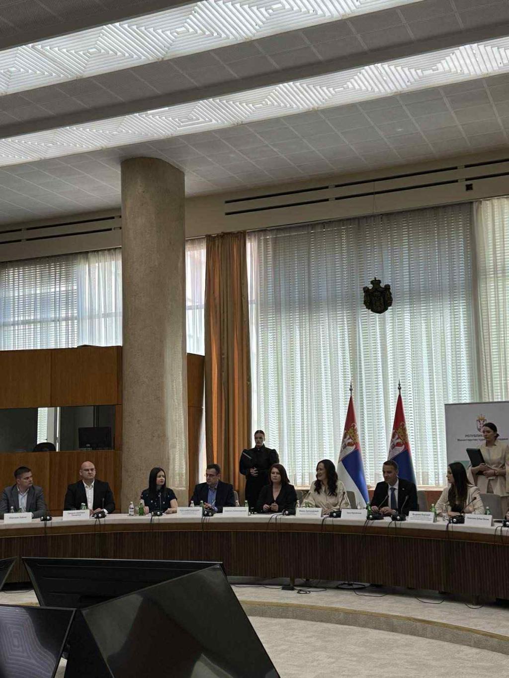 Потписан уговор о реализацији пројекта „Унапређење и јачање дигиталних вештина“