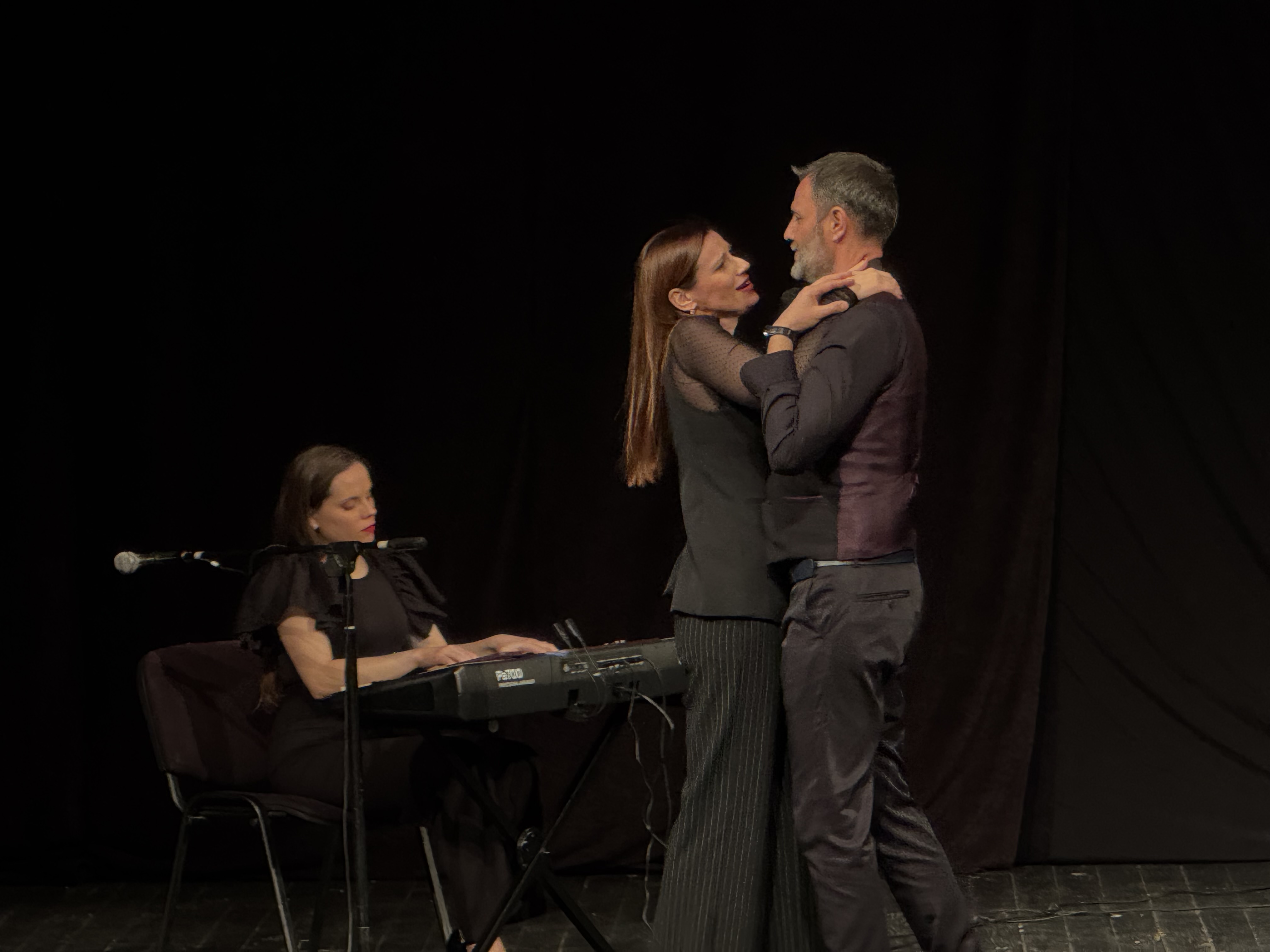 „ЉУБАВ ИЗА КУЛИСА“ – КАБАРЕ