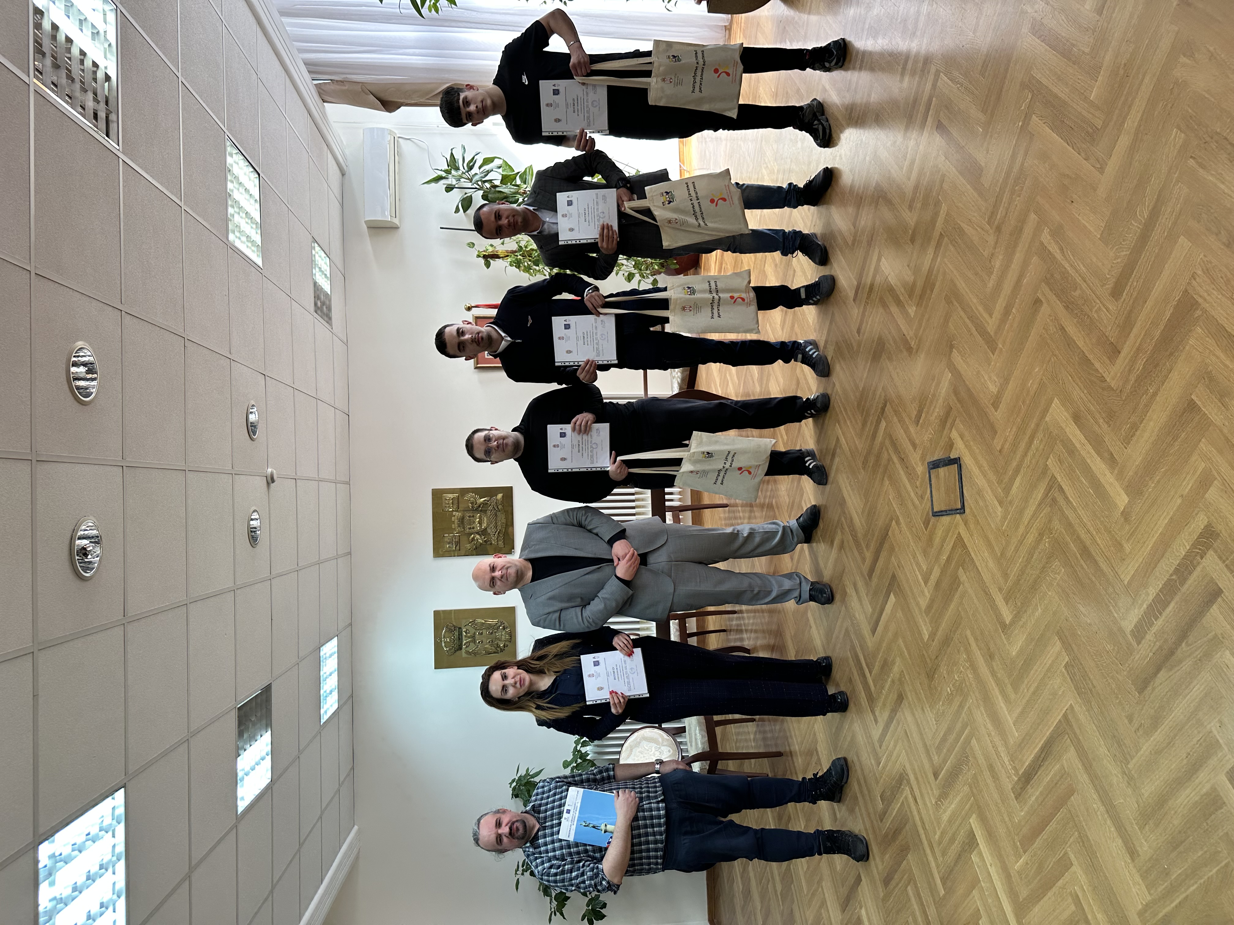 Уручени сертификати полазницима пројекта „Унапређење и јачање дигиталних вештина”