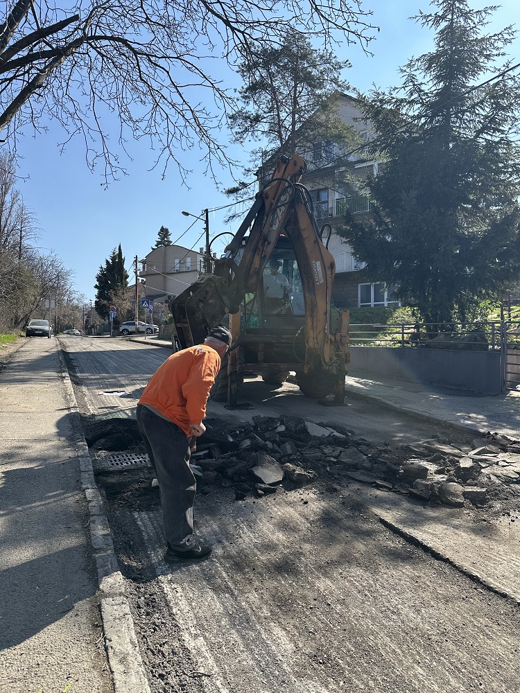 Санација коловоза у улицама Олимпијских игара и Ђорђа Огњановића у Жаркову