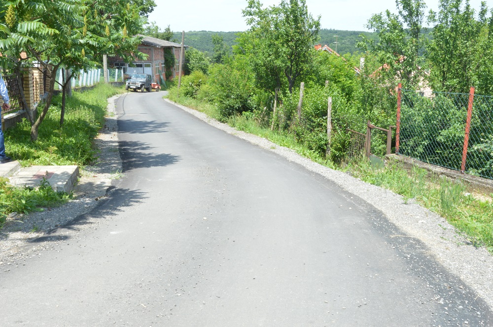 Уређено више улица у насељу Сремчица