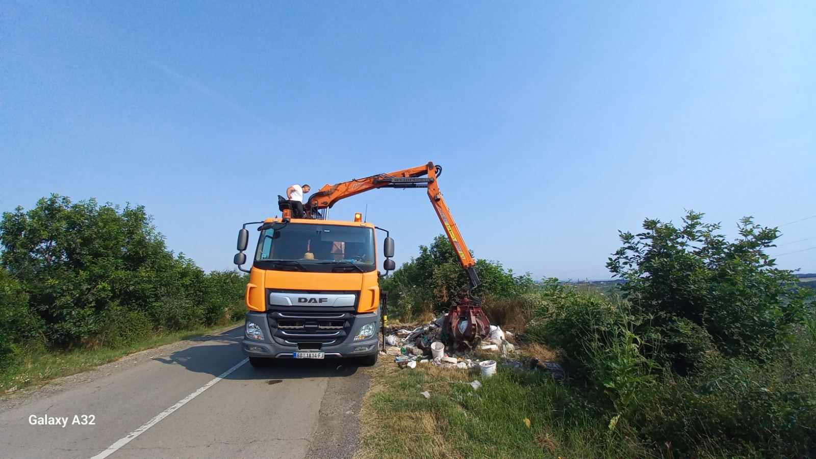 У току велика акција уклањања дивљих депонија са више локација на територији Чукарице