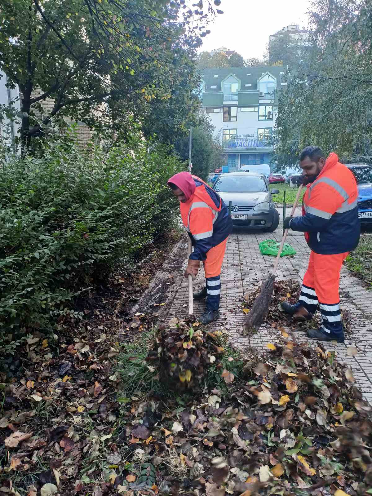 Завршена акција уређења улица, тротоара, стаза и зелених површина у насељу Чукаричка падина