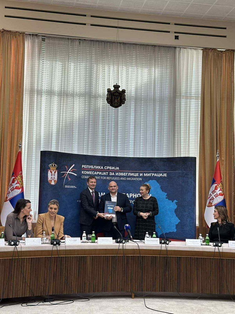 Потписани уговори о набавци огрева и хране за најугроженије породице избеглица, интерно расељених лица и повратника