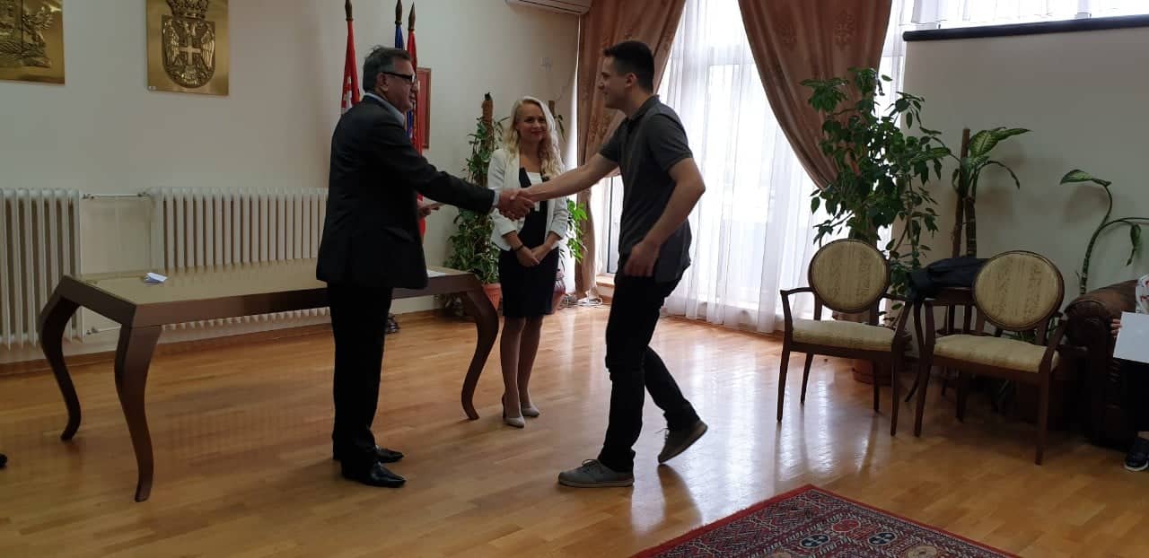 Додела сертификата седамнаестој и добродошлица осамнаестој генерацији практиканата у Градској општини Чукарица