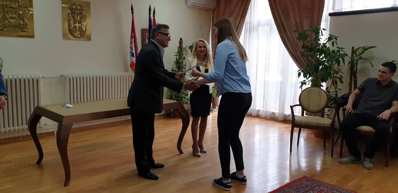 Додела сертификата седамнаестој и добродошлица осамнаестој генерацији практиканата у Градској општини Чукарица