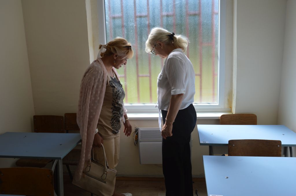 Реновиране просторије за наставу за одрасле у Сремчици