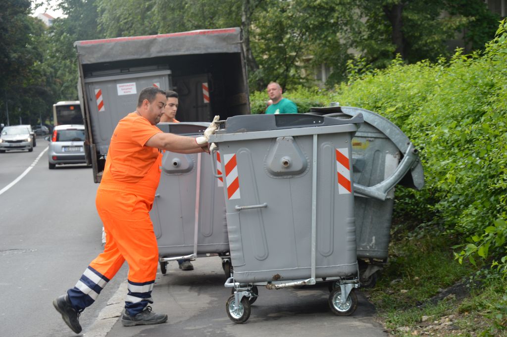 Замена контејнера на Чукарици