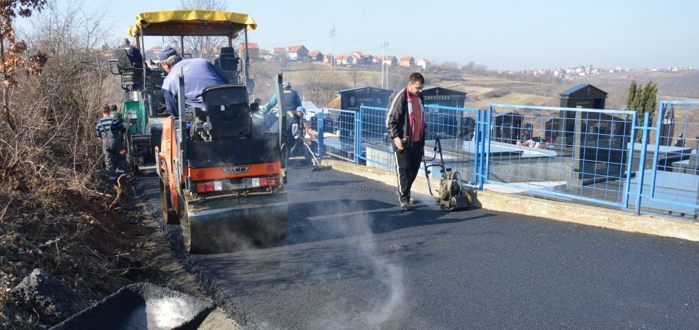 Почело асфалтирање улице Бранка Радичевића у Железнику