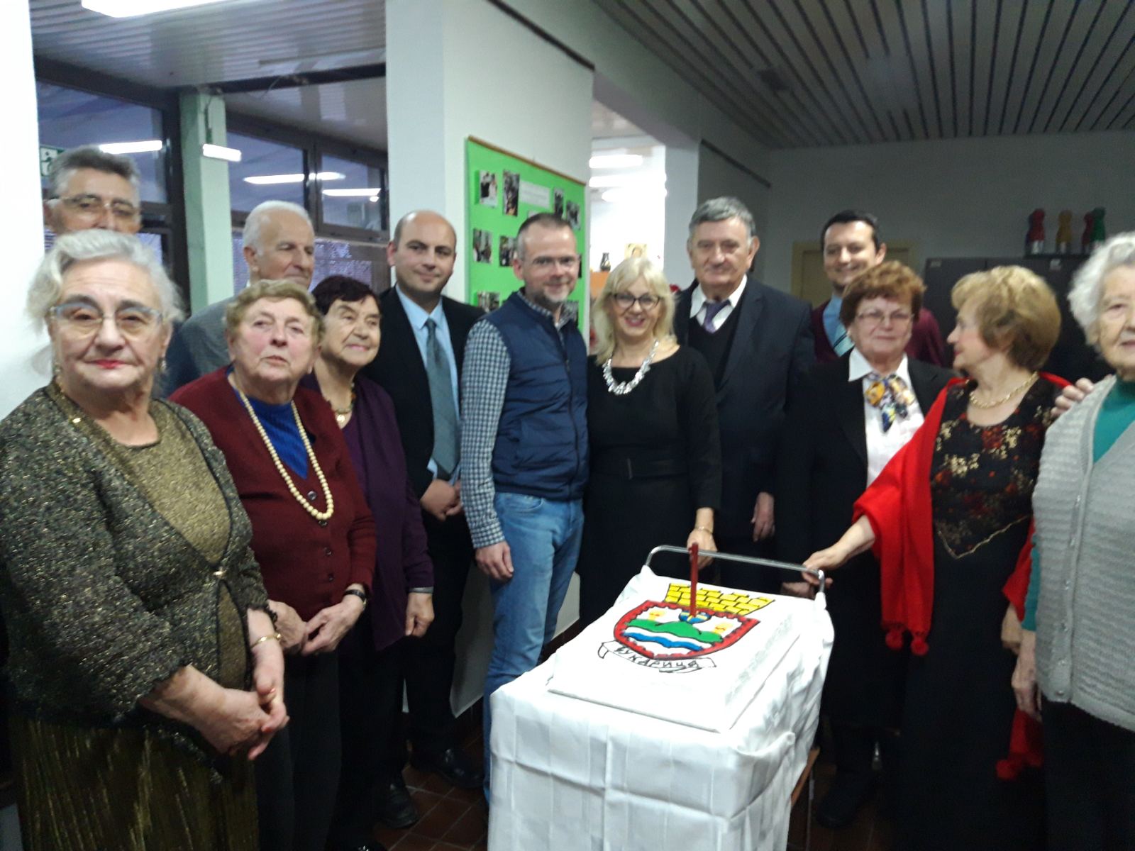 Дружење уз рођенданску торту у Дневном клубу у Жаркову
