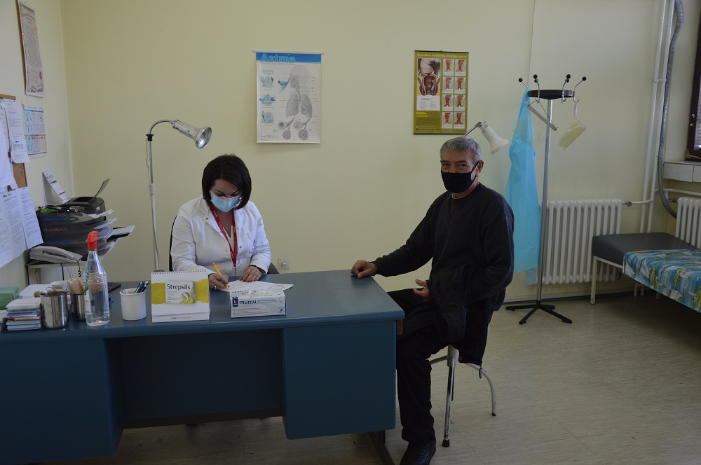 Мобилни пункт за вакцинацију у насељу Сремчица   