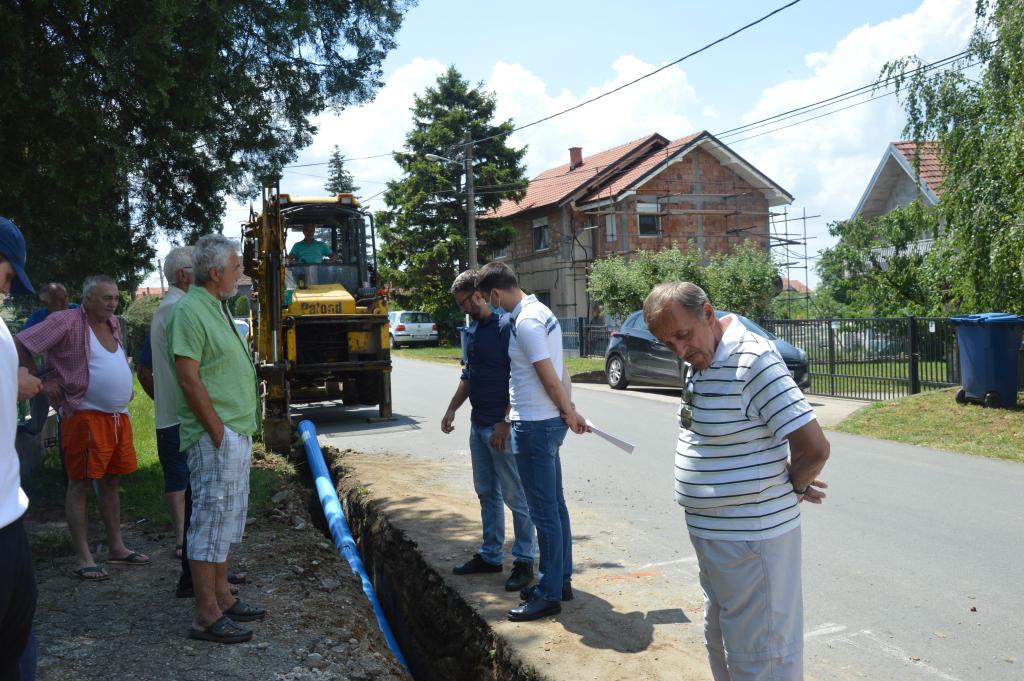 Почела реконструкција водоводне мреже у улицама Миодрага Поповића и Владана Арсенијевића у Остружници