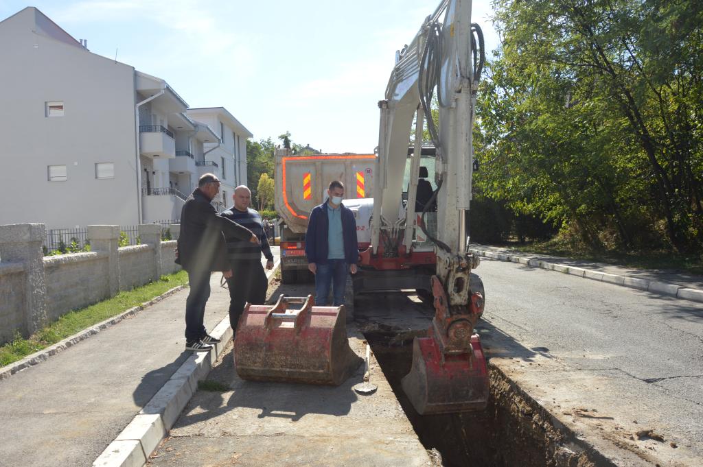 Радови на изградњи фекалне канализације у улици Милоја Закића