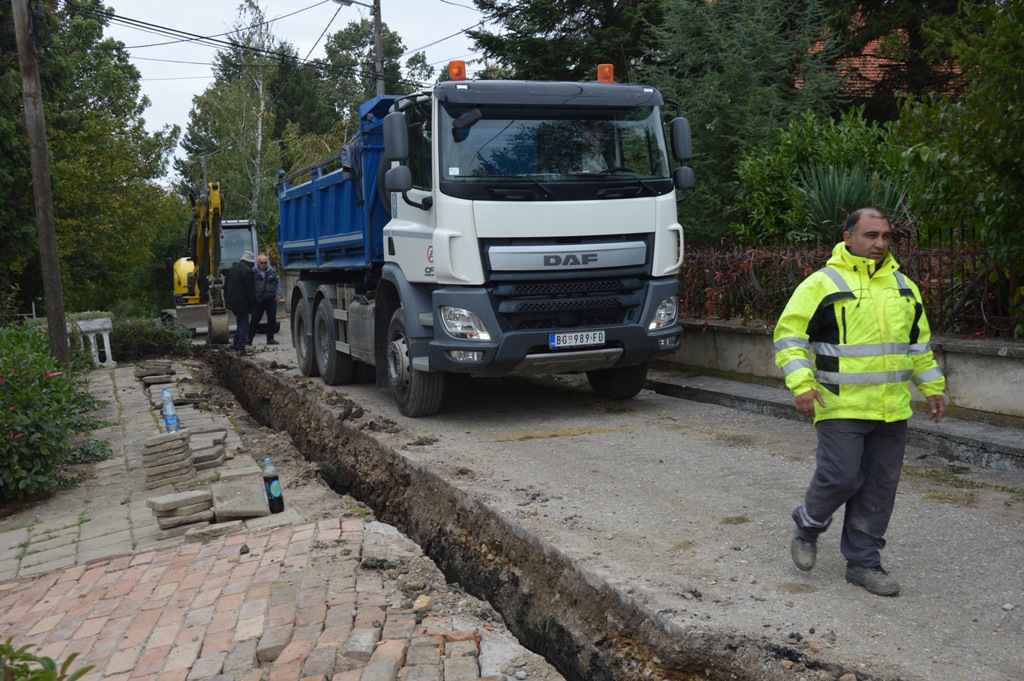 Реконструкција водоводне мреже у Гњионској и Улици породице Старчевић