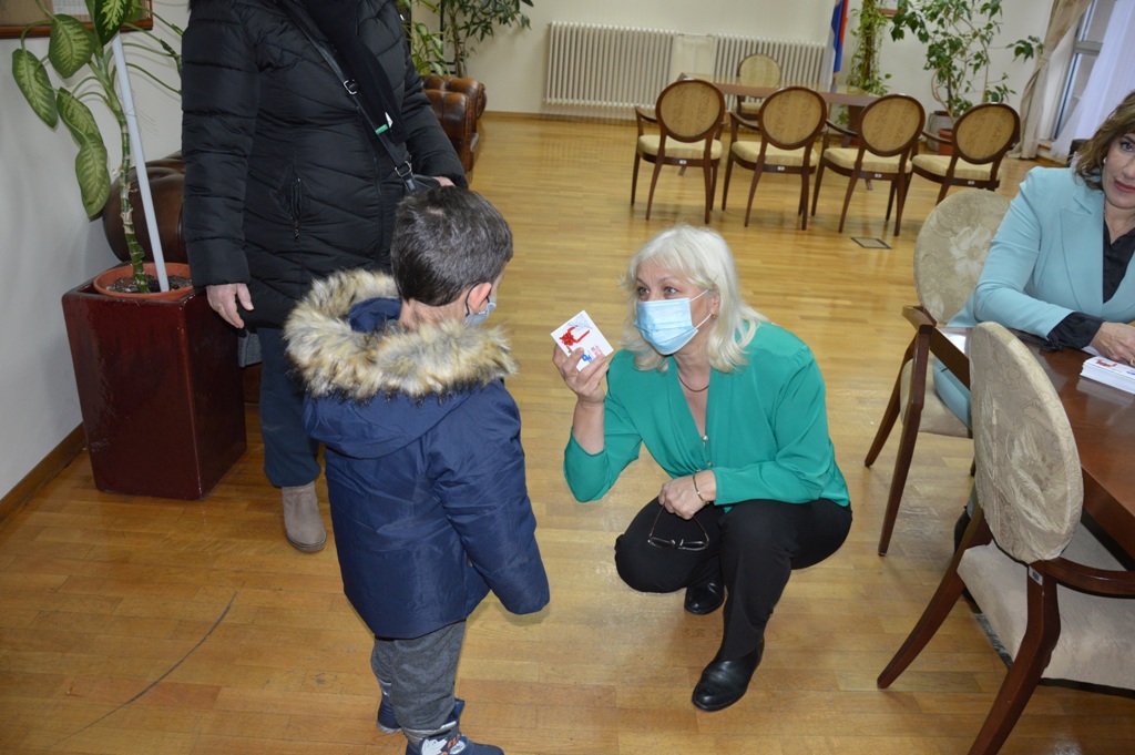 Поклон ваучери за малишане из хранитељских породица са Чукарице