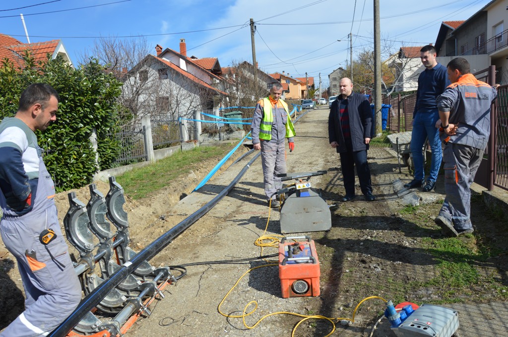 Реконструкција водоводне мреже у Кир-Јањиној улици у Сремчици