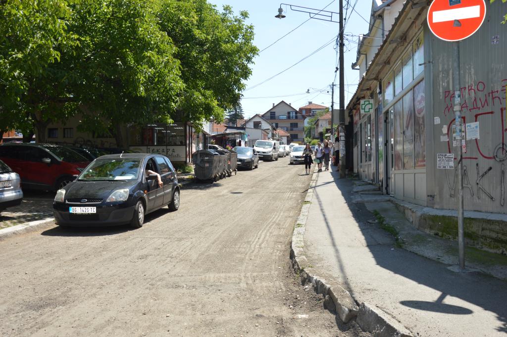 Почела реконструкција Комовске улице у насељу Беле воде  