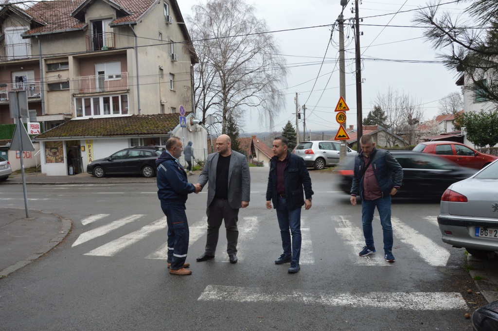 Почело уређење коловоза и тротоара у Улици Буда Томовића у насељу Беле воде 